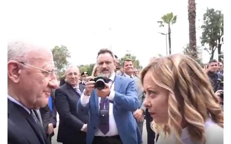Италийн Ерөнхий сайд Жоржиа Мелони өөрийг нь доромжилсон мужийн захирагчид хариу барив